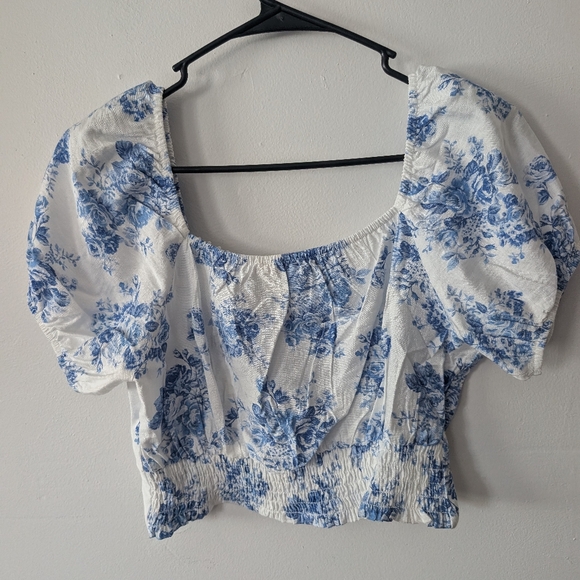 Monteau Los Angeles Floral Puffy Sleeve Cropped Blouse Size M - Picture 2 of 5